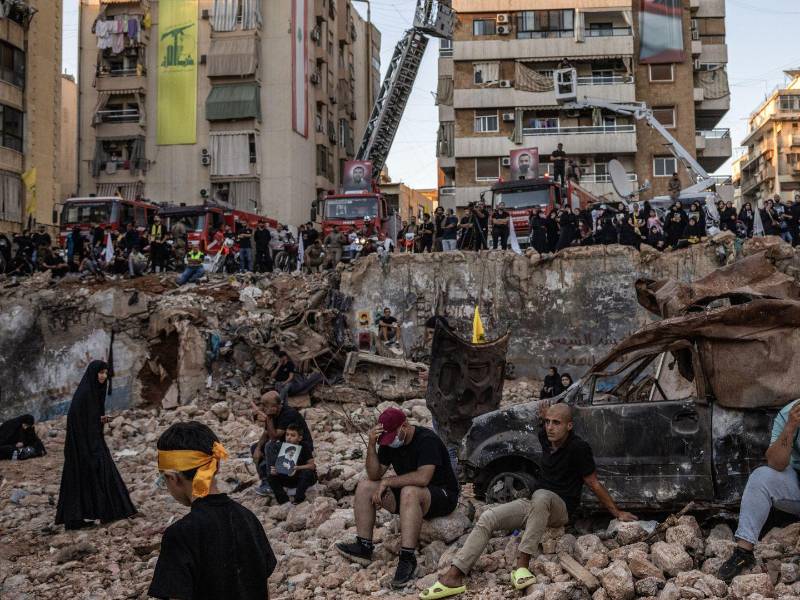 Dolientes en el aniversario de los ataques israelíes en el Líbano que mataron a Hassan Nasrallah, líder de Hezbolá.