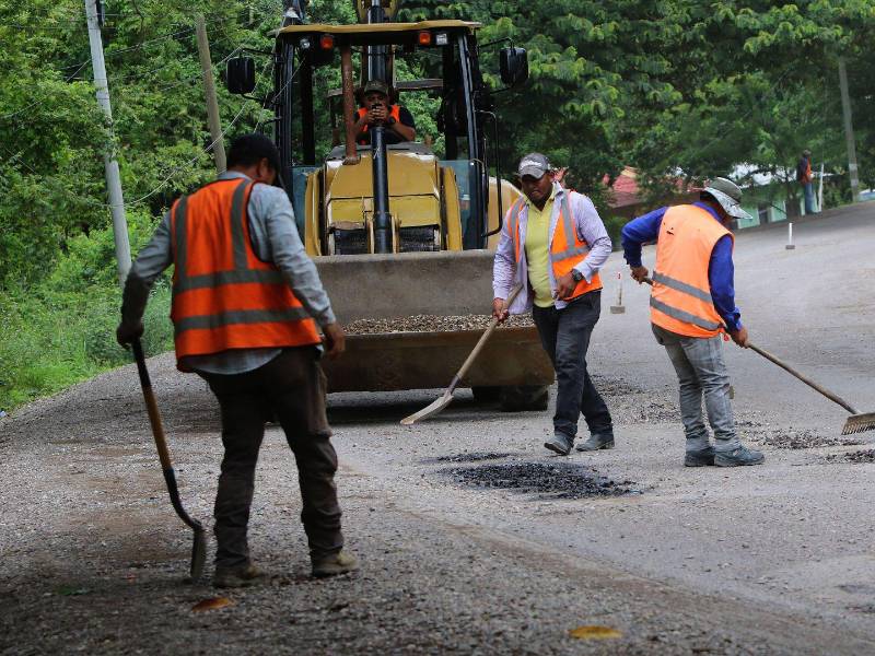 Los trabajos de mantenimiento iniciaron en 2025. El contrato establece 180 días para concluirlos. Pobladores denunciaron la demora y la baja calidad de las obras.