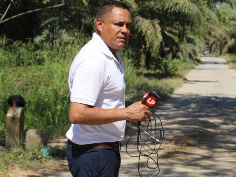 Carlos Molina, en fotografía, durante una de sus más recientes e intensas coberturas periodísticas.