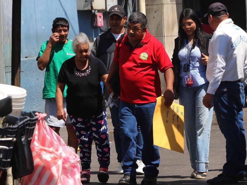 Una enorme mayoría de los pacientes oriundos de distintos departamentos deben trasladarse hasta los hospitales de las grandes ciudades con la esperanza de ser atendidos.