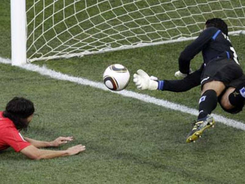 Noel Valladares protagonizó la mejor atajada del Mundial de Sudáfrica 2010.