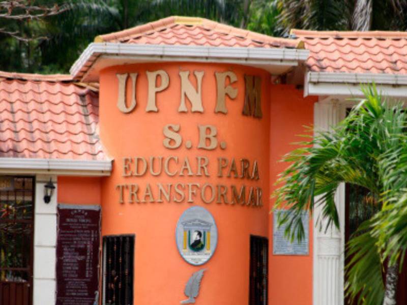 En noviembre de 2025, Edgardo Casaña y sus parientes fueron transferidos de la Dirección Departamental de Santa Bárbara a la Escuela Normal Mixta Bilingüe.