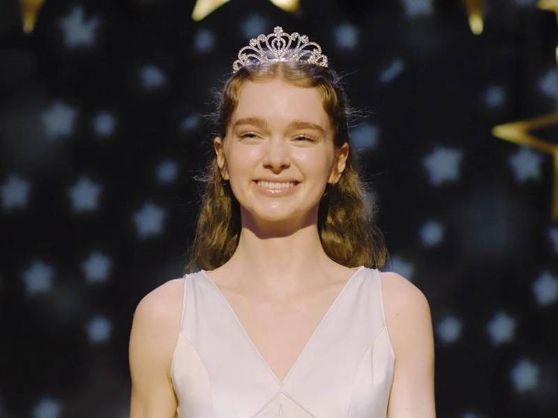 La actriz canadiense Summer H. Howell interpreta a Carrie White.