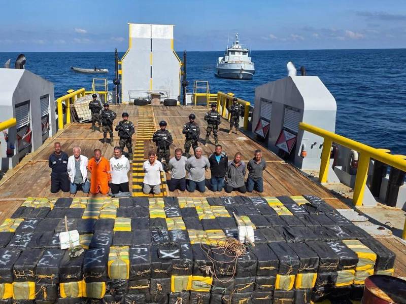 El cargamento fue localizado a 380 millas náuticas (703,7 kilómetros) al suroeste de la costa salvadoreña, donde se interceptó el buque de apoyo multipropósito FMS EAGLE, de 54 metros de largo, registrado bajo bandera de Tanzania.