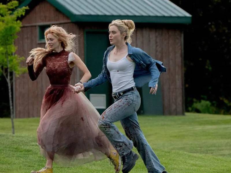 En la secuela del filme, todas las reglas se rompen, y comedia y terror se combinan para introducir nuevos personajes al juego.