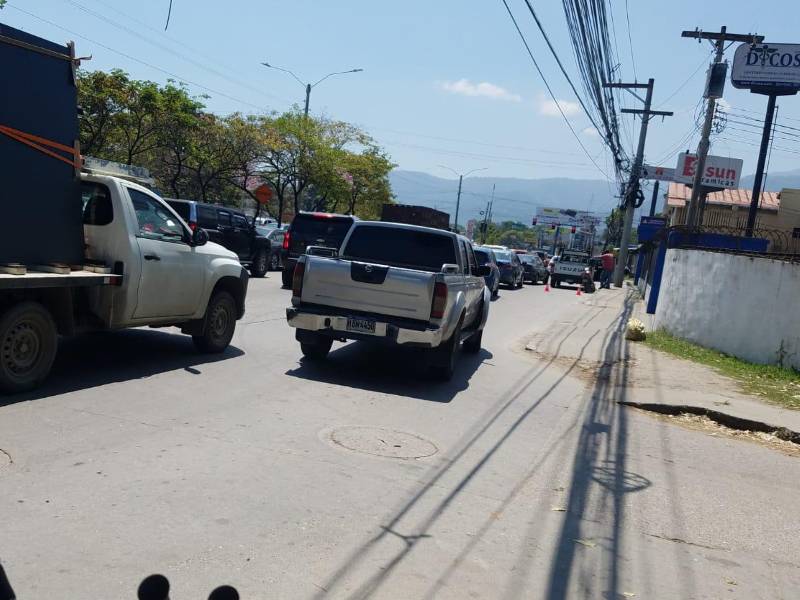 Vehículos varados también generaron tránsito lento en la zona norte de la ciudad.