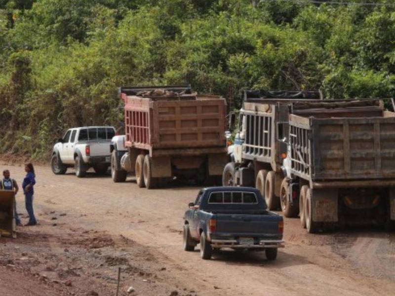 <b>Las obras incluyeron limpieza de derecho de vía en tres tramos carreteros que suman 84.33 kilómetros.</b>