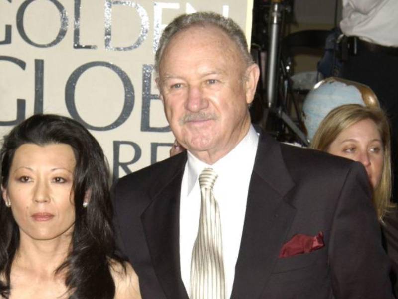 Betsy Arakawa y Gene Hackman en la 60 edición de los Premios Globo de Oro.