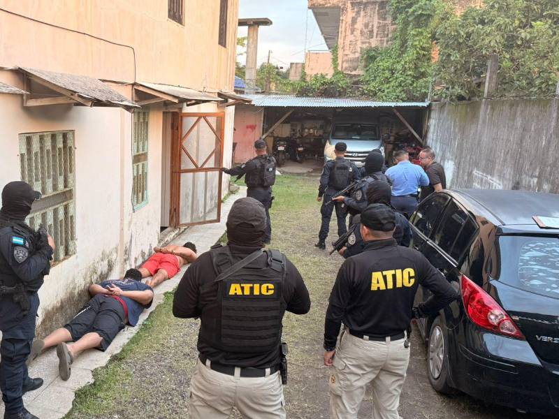 Los allanamientos se realizaron en el barrio Independencia de La Ceiba, donde fueron detenidos dos hombres acusados de violación agravada y pornografía infantil.