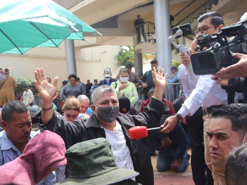 Los afectados de Koriun llegaron a Tegucigalpa para protestar en el Congreso Nacional y Casa Presidencial, exigiendo la devolución del dinero que —aseguran— les prometieron desde abril de 2025.