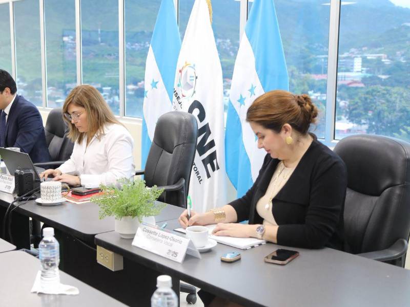 El encuentro se desarrolla en la sede del CNE y reafirma el compromiso de Honduras con la transparencia.