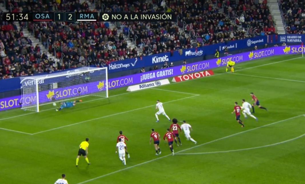 El primer penal que le detuvo a Benzema el portero del Osasuna.