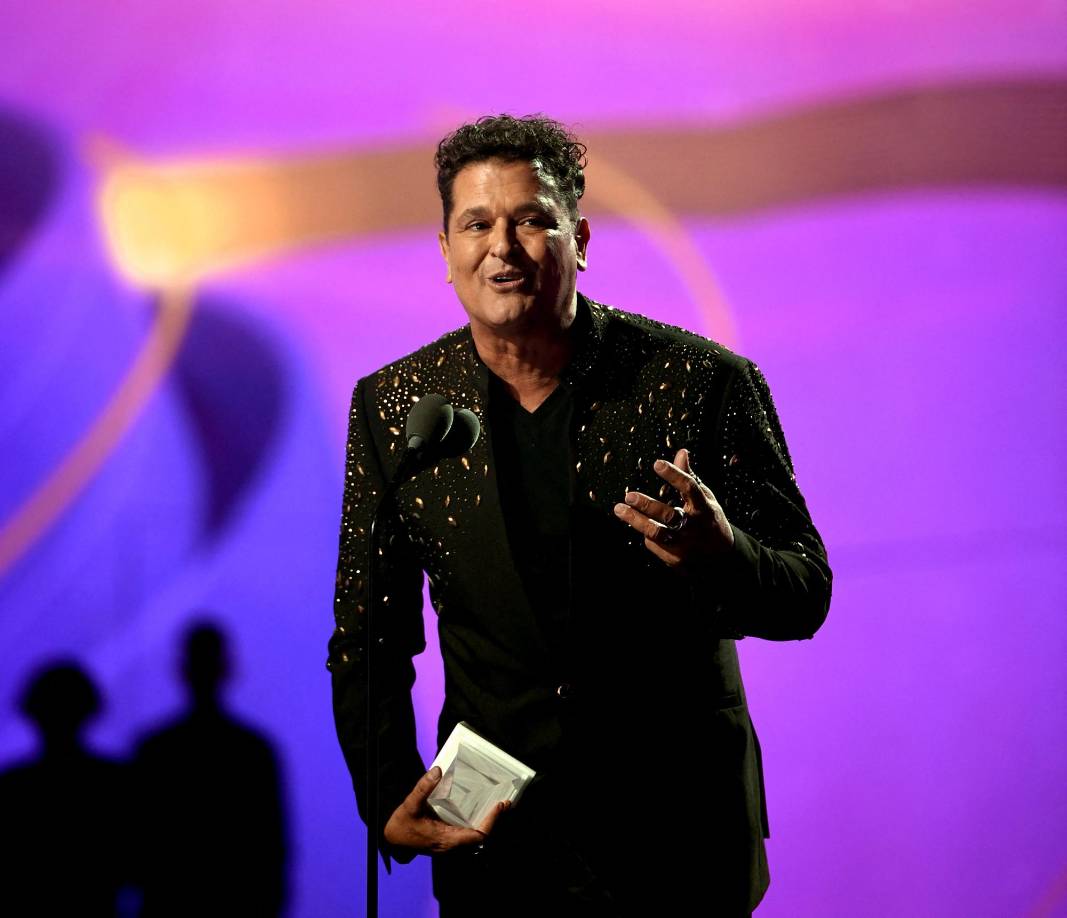 Carlos Vives también recibió un premio especial con el que se celebra su trayectoria de 30 años.