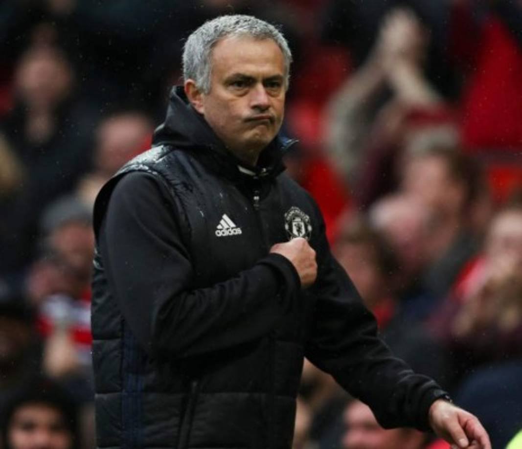 José Mourinho, que nunca ha estado más de tres campañas como técnico de un club, aseguró que tiene un objetivo a muy largo plazo en el Manchester United: 'Estoy listo para los próximos 15 años, diría yo. ¿Sí, por qué no?', aseguró en una entrevista con ESPN.