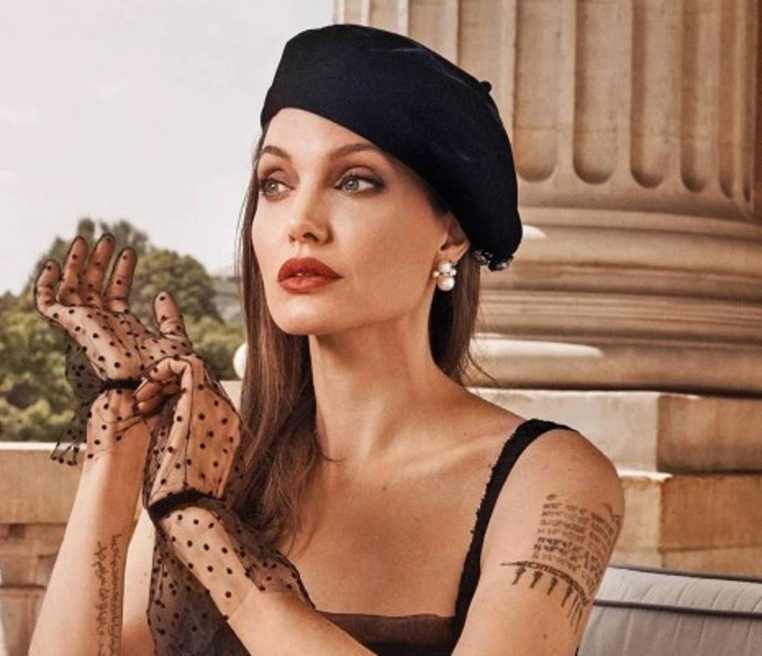 La oscarizada actriz Angelina Jolie ha puesto de manifiesto, en su última entrevista a la edición británica de la revista Vogue, que ella no suele encajar en ese perfil de madre que prefiere pasar la mayor parte de su tiempo en casa para lidiar con las tareas domésticas y otras actividades consideradas de corte 'tradicional'.