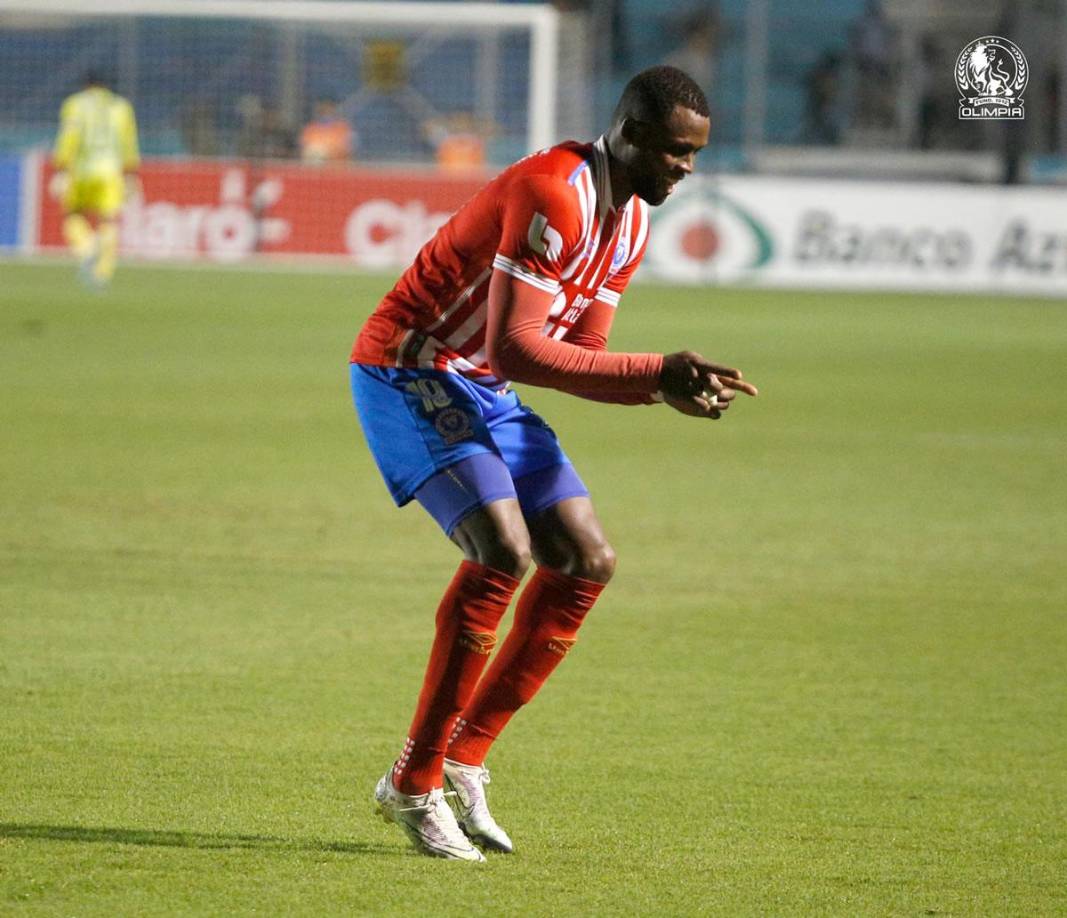 Yustin Arboleda suma 10 torneos con Olimpia y tiene buenos números: 63 dianas y fue titular en 111 de sus 165 juegos. Ha marcado goles en partidos importantes y decisivos.