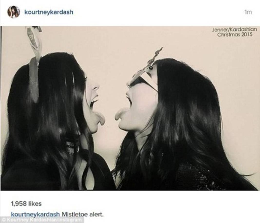Kourtney Kardashian con Kylie Jenner. Foto:Instagram