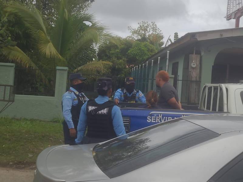 Tras escapar del establecimiento, los antisociales fueron detenidos minutos después, luego de una persecución policial.