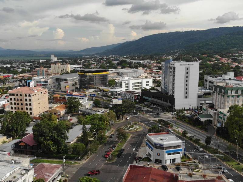 La ciudad cuenta con más de 200 hoteles y tres grandes centros de convenciones.