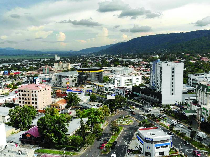 San Pedro Sula cuenta con más de tres recintos feriales, más de 130 hoteles, un desarrollo en infraestructura vial. Foto: Franklin Muñoz.