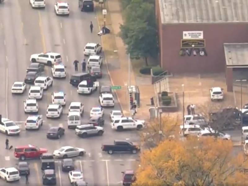 Las Fuerzas de Seguridad realizaron un gigantesco despliegue tras reportarse el tiroteo en una secundaria de Saint Louis.