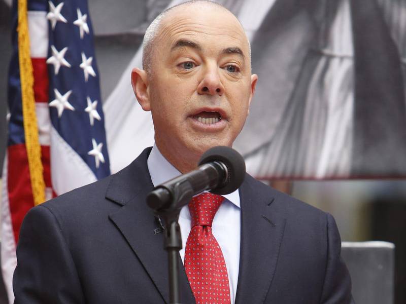 El director del DHS, Alejandro Mayorkas, anunció la disposición de 20,000 visas de trabajo temporal adicionales que estarán vigentes a partir del 28 de enero.