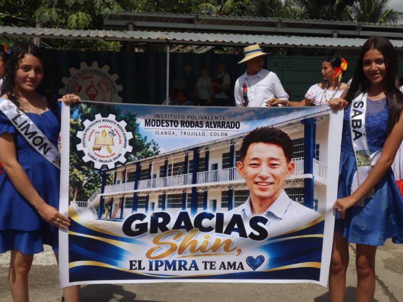 El desfile, en el que se resaltó los valores patrios, tuvo un recorrido por las principales calles de Ilanga.
