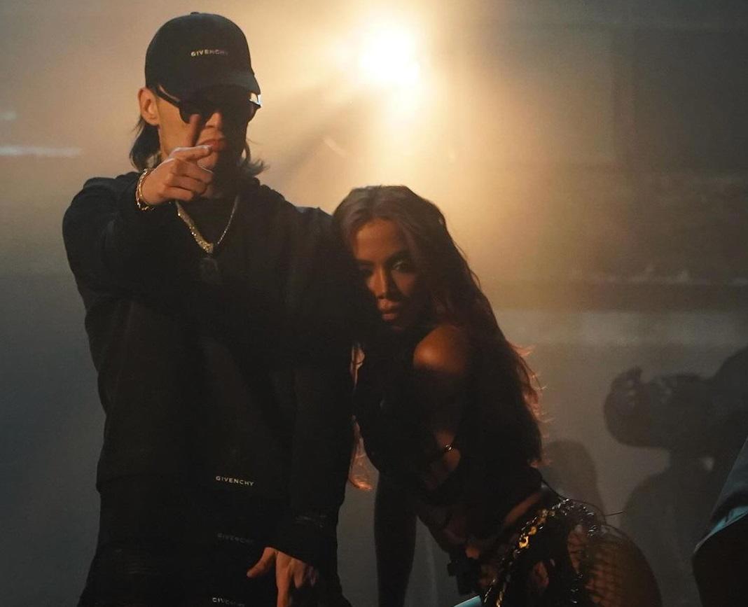 Peso Pluma y Anitta unen sus voces y ritmos en el tema ‘Bellakeo’