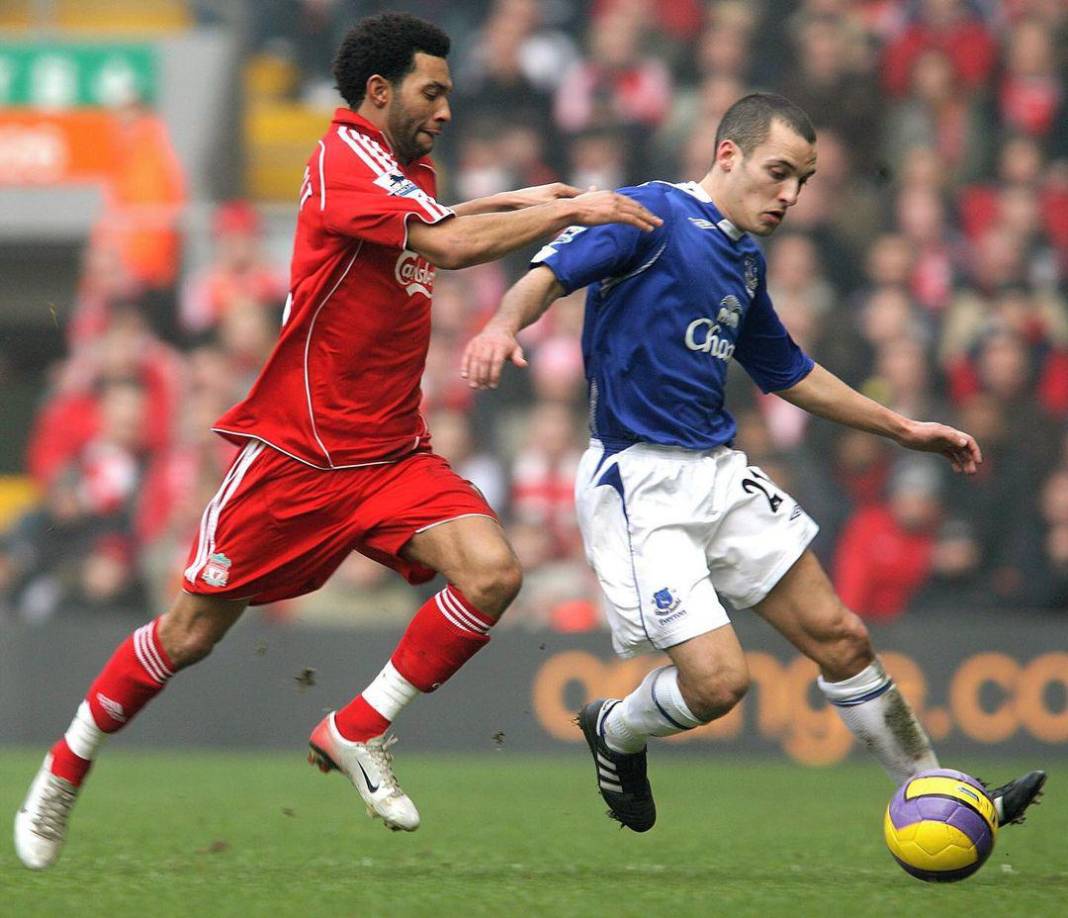 “Compré casas, pero nunca hablé con un agente inmobiliario y tenía hipotecas que no conocía. Tomé malos consejos de malas personas y simplemente viví el día a día. Dejé mi Porsche Cayenne abierto en Zaragoza porque perdía el tren”, recordó.