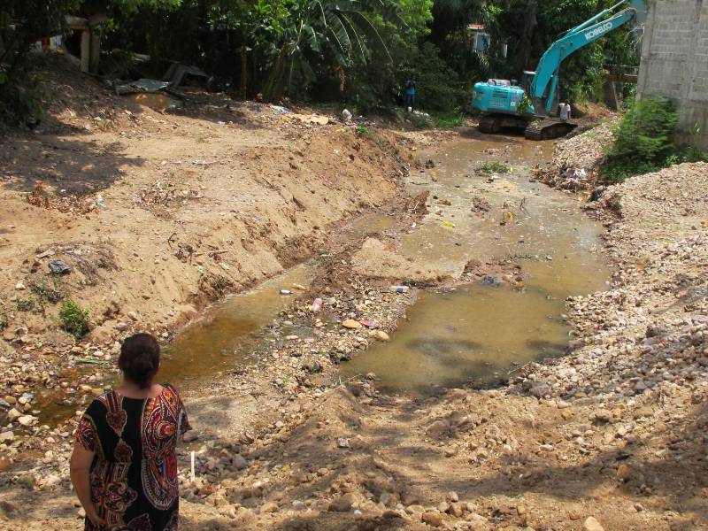 En la zona oeste de La Ceiba, entre otros sectores de la ciudad y el resto del departamento de Atlántida, se están interviniendo los bordos de contención.