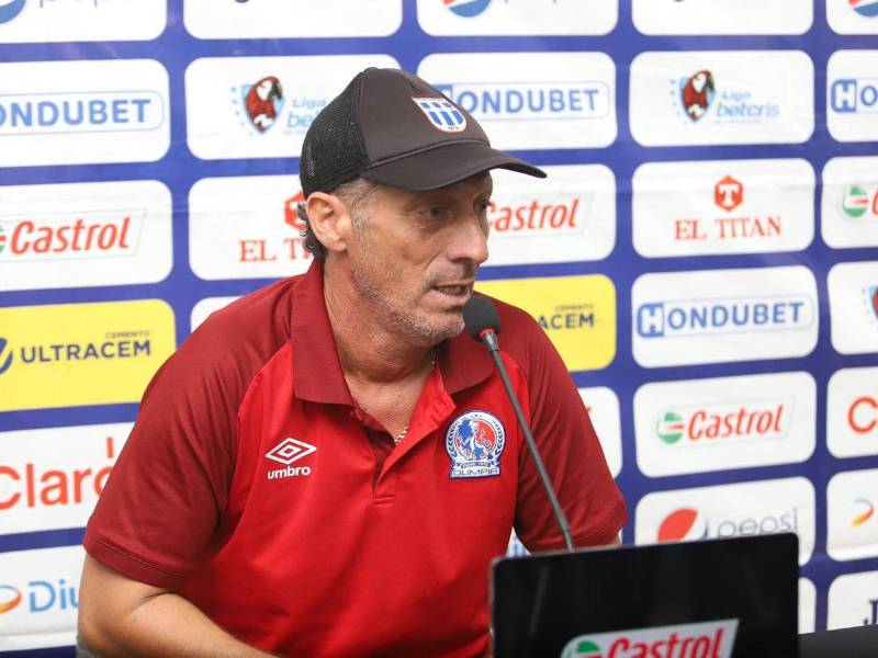 Pedro Troglio en conferencia de prensa tras el empate de Olimpia ante Motagua en la final de ida del torneo Apertura 2023 de la Liga Nacional de Honduras.