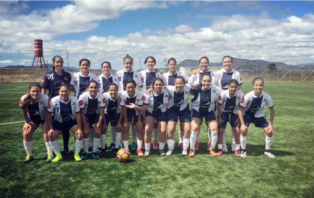 Yuridia usa el número 14 en su espalda en el Motagua Femenino.