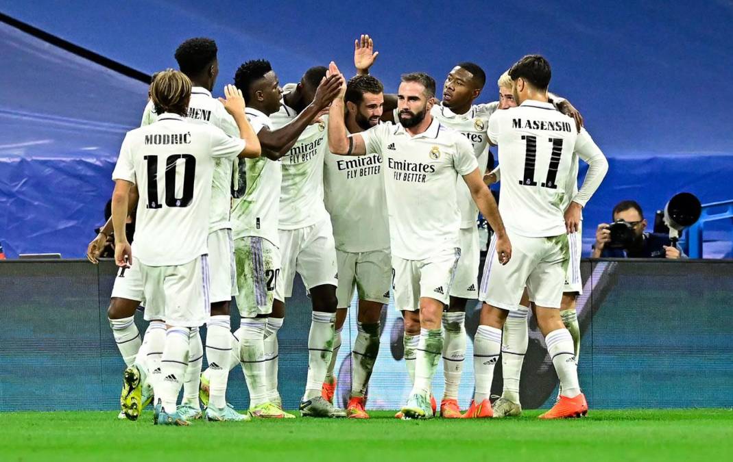 Los jugadores del Real Madrid celebrando el gol de Fede Valverde.