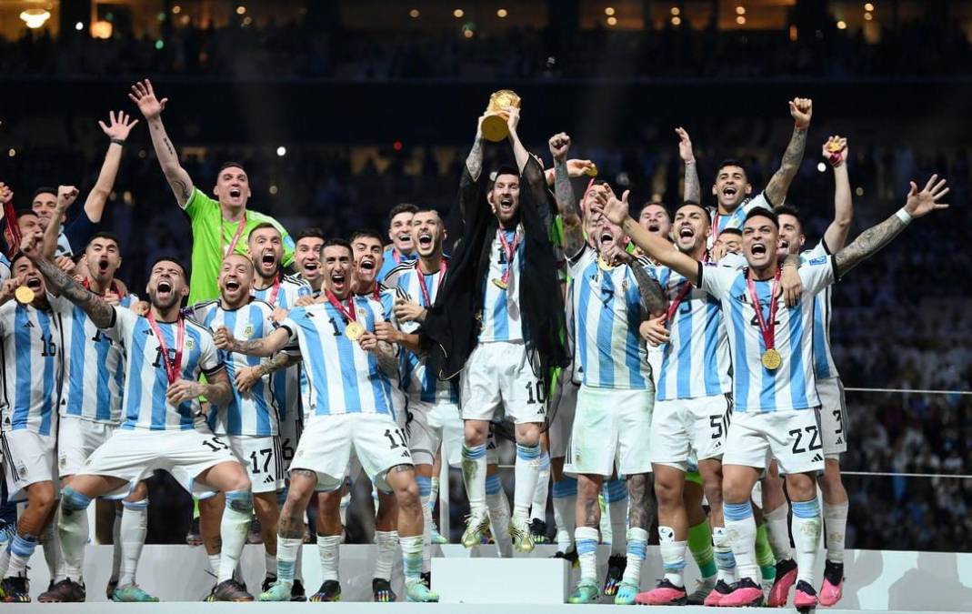 Escándalo en la Selección Nacional de Argentina. En las últimas horas un futbolista argentino es acusado de haber hecho brujería durante el Mundial de Qatar 2022.