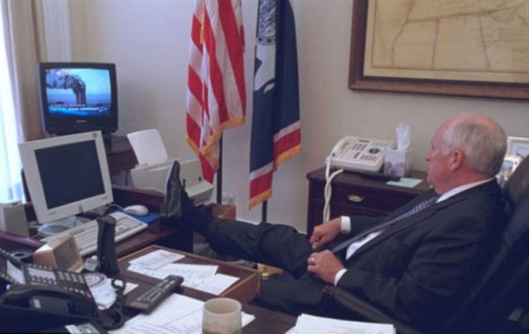 Dick Cheney, vicepresidente de Estados Unidos en aquel entonces, observaba desde su oficina en Washington los ataques contra el World Trade Center.