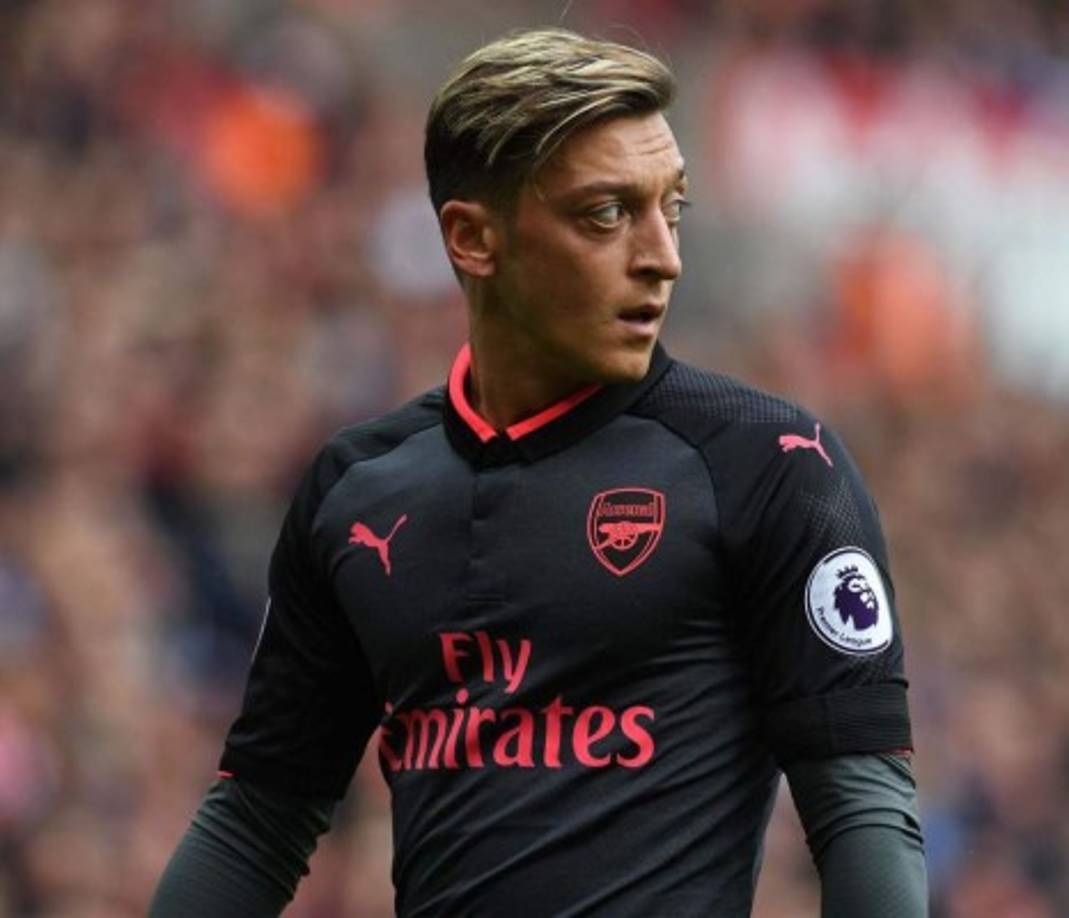 Ozil: Unai Emery, entrenador del Arsenal, confirmó en rueda de prensa que el alemán no se mueve del Arsenal: 'No está en venta. No es un jugador que vayamos a vender', dijo.<br/>
