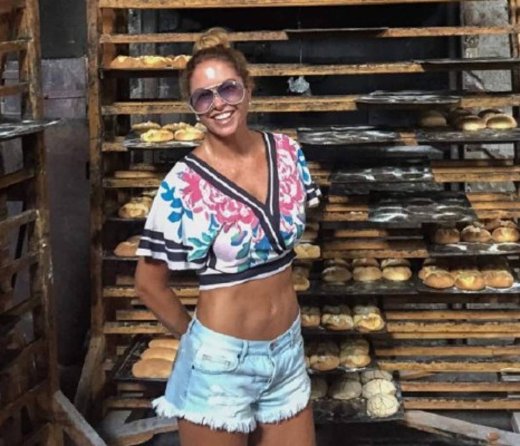 En la década de los 90 incursiona en el género ranchero con el CD Con mi sentimiento certificándose con 2 discos Platino.<br/><br/>Regresa nuevamente al Pop con el sencillo 'Solo pienso en ti' del cual se desprenden 2 de los clásicos de Lucero 'Ya no' y 'Electricidad' los 2 números #1 en México, temas románticos escritos por Rafael Pérez Botija. En 1992 lanza Lucero de México colocando temas como 'Llorar' de Joan Sebastian, 'Que no quede huella' de José Guadalupe Esparza y 'Tristes recuerdos'.