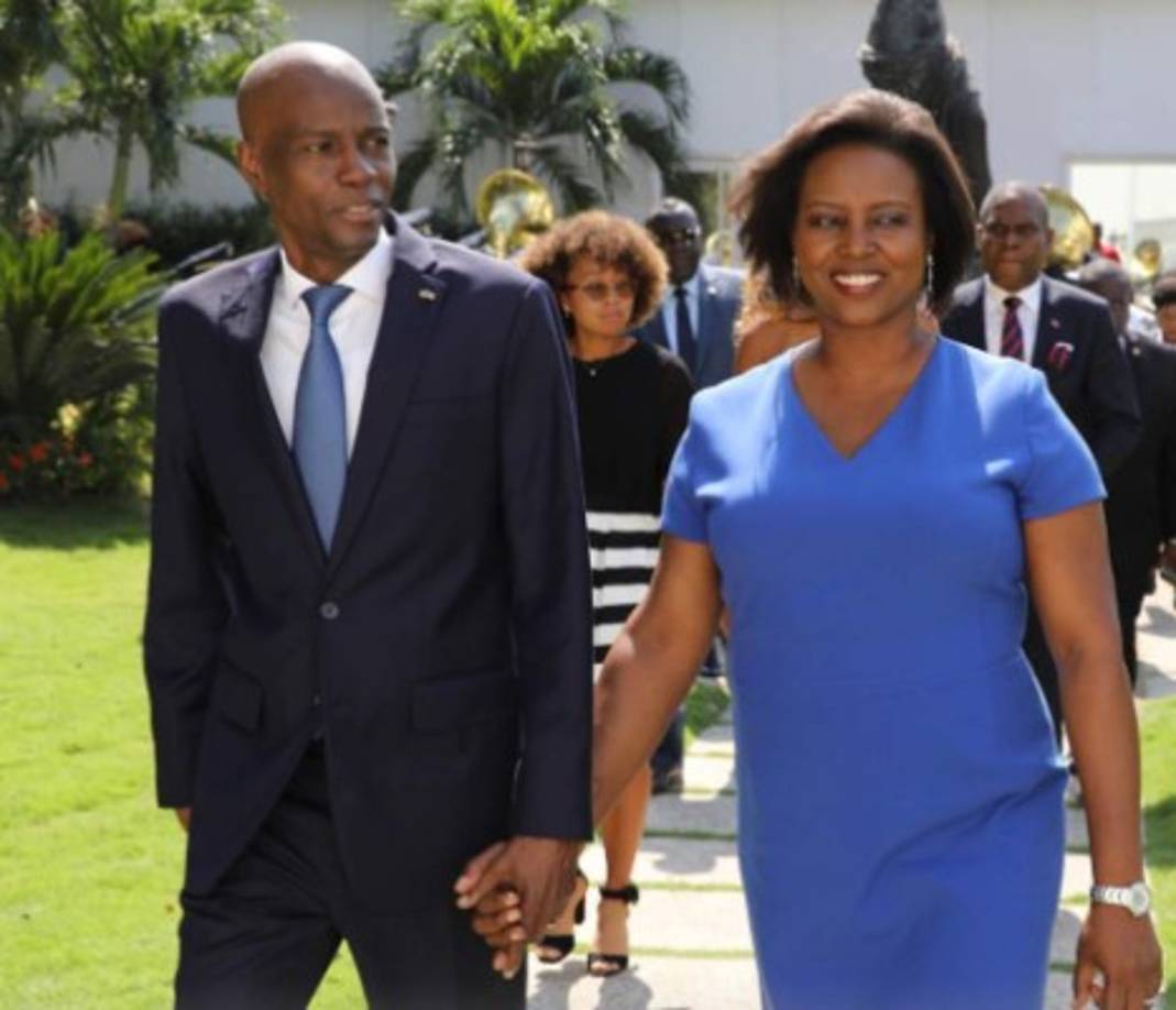 Un portavoz de la Embajada haitiana en Santo Domingo dijo que se ha preparado un avión ambulancia en Puerto Príncipe para evacuar a la primera dama, para proseguir su tratamiento médico en el extranjero.