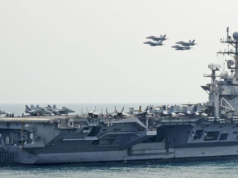 Vista del portaaviones USS Abraham Lincoln.