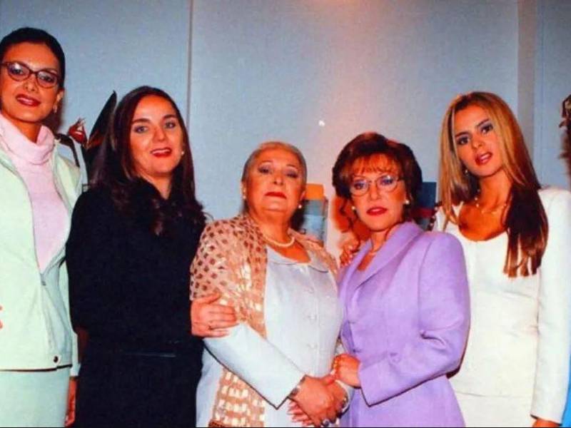 Dora Cadavid (centro) interpretó a Inesita en “Yo soy Betty la fea”. Ella formaba parte del famoso “cuartel de las feas”.