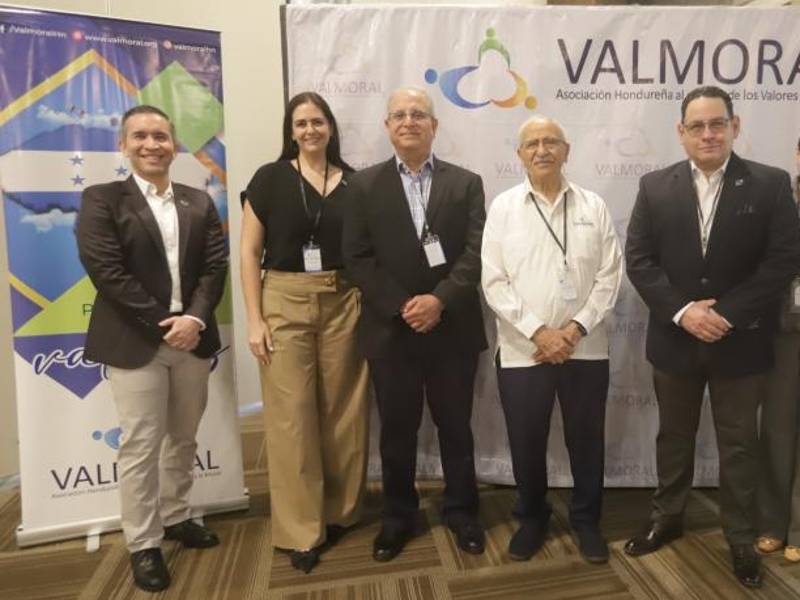 Juan Diego Filippi, Joyce Faraj, Mauricio Kattán, Fuad Faraj, Nery López, Jackeline Cuestas y Marta Reyes