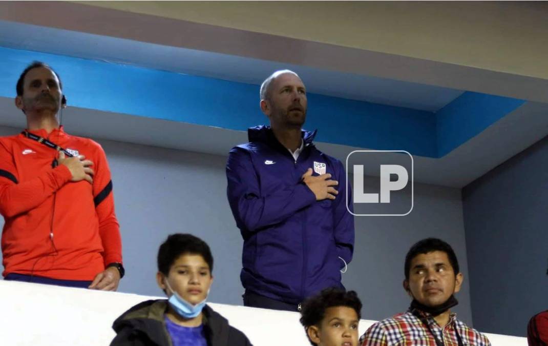 El entrenador de la Selección Mayor de Estados Unidos, Gregg Berhalter, llegó de sorpresa al país y estuvo en el palco del Nacional Chelato Uclés viendo el partido de la Sub-20 contra Canadá.