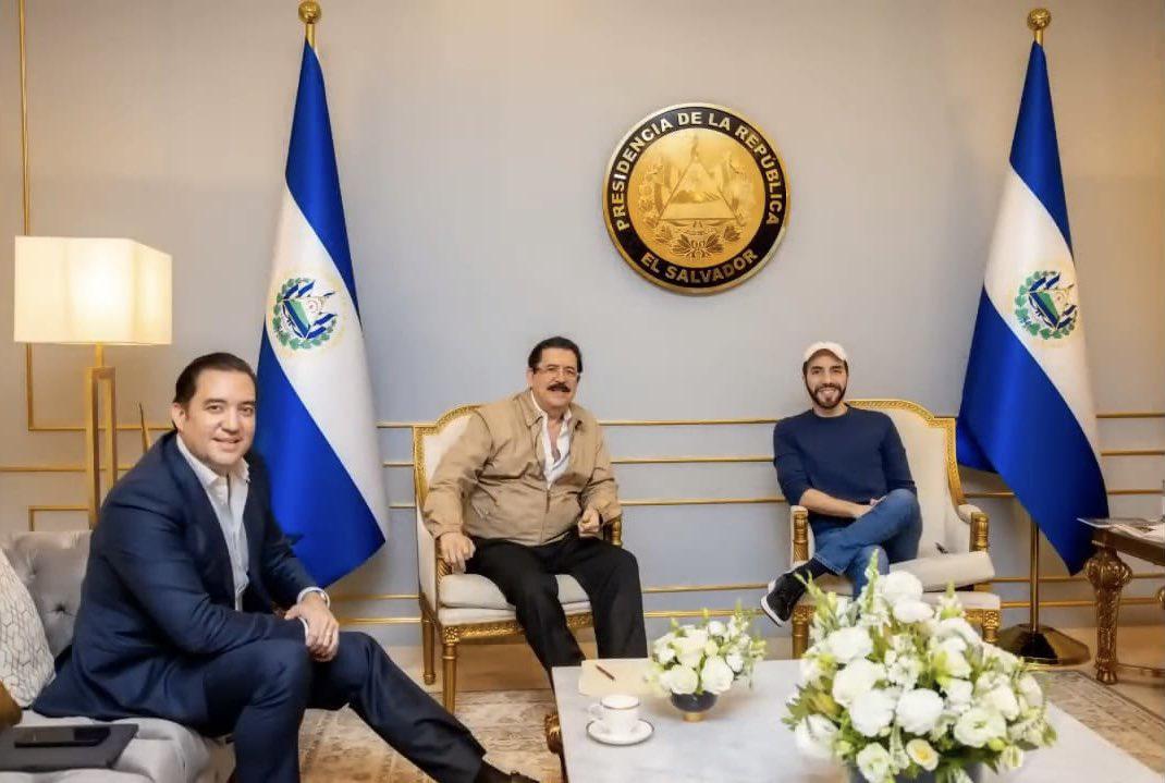 “Mel” Zelaya celebra reelección de Nayib Bukele en El Salvador