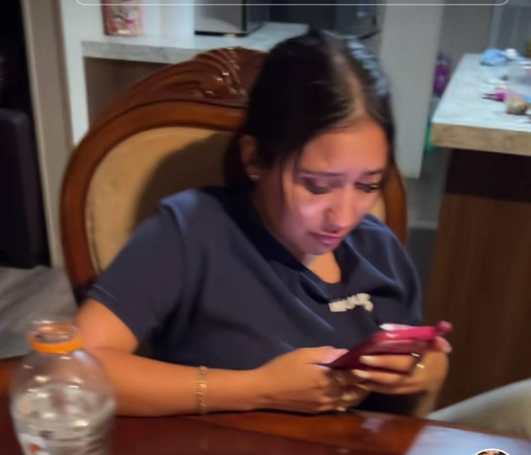 Esta anécdota no solo entretuvo a quienes la vieron, sino que también abrió un debate en redes sociales sobre las dinámicas familiares y el papel de los regalos en las relaciones.