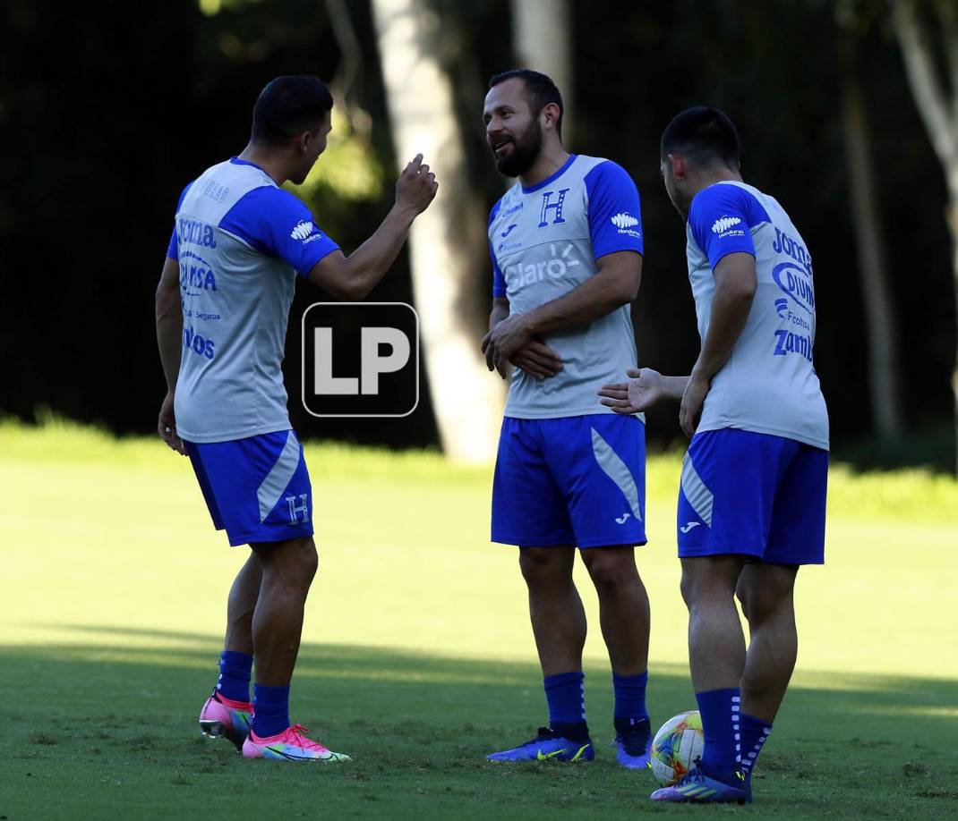 La amena conversación que se tenían Alfredo Mejía, Kevin López y Jonathan Rubio.