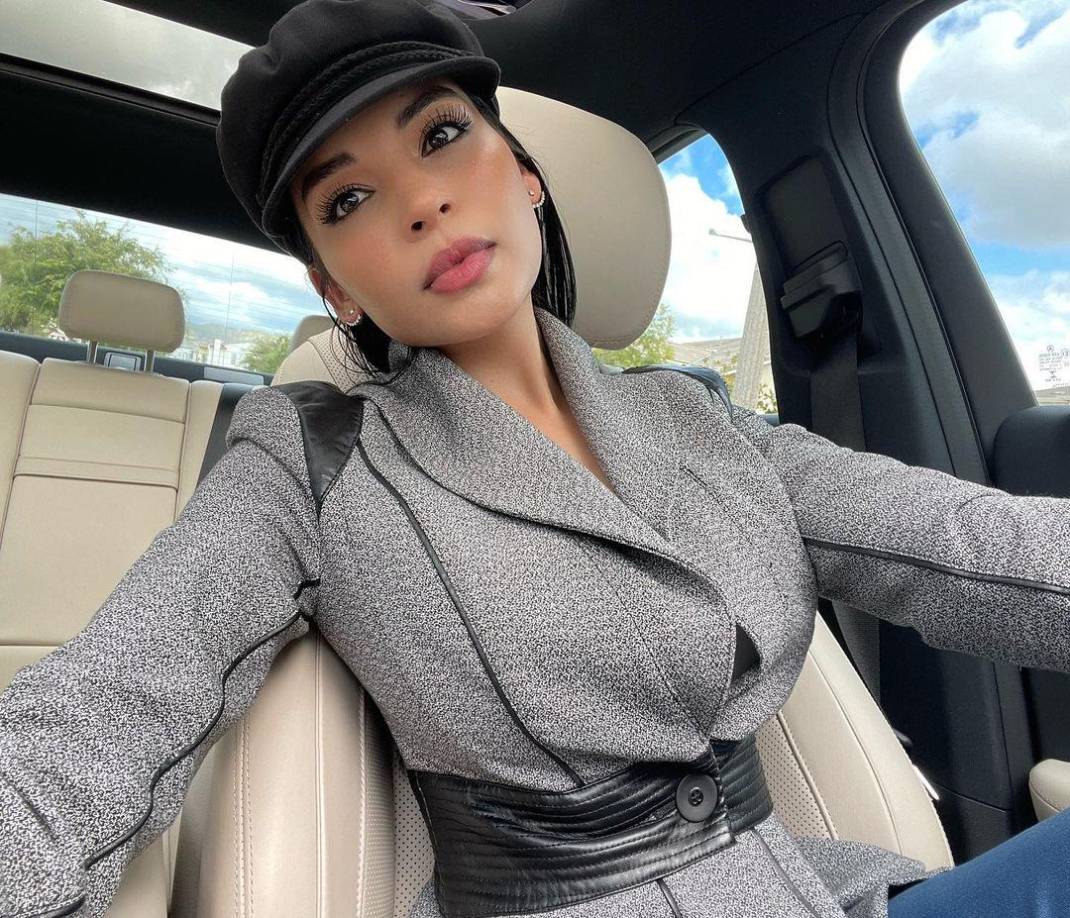 Es de resaltar su belleza con sus “outfits” y su bello rostro que explotan las redes sociales de Instagram.