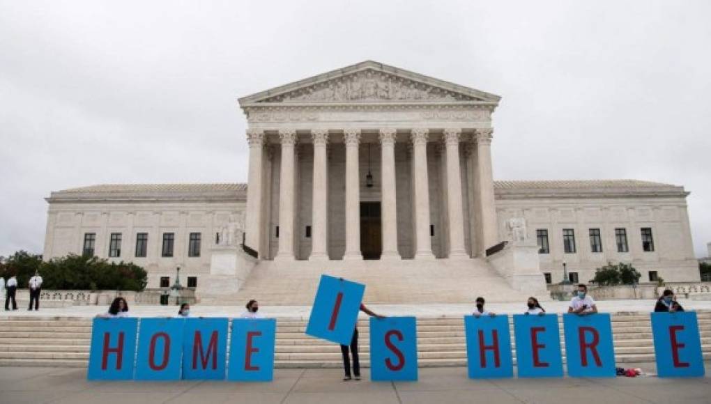 Corte Suprema de EEUU falla en contra de inmigrantes con TPS