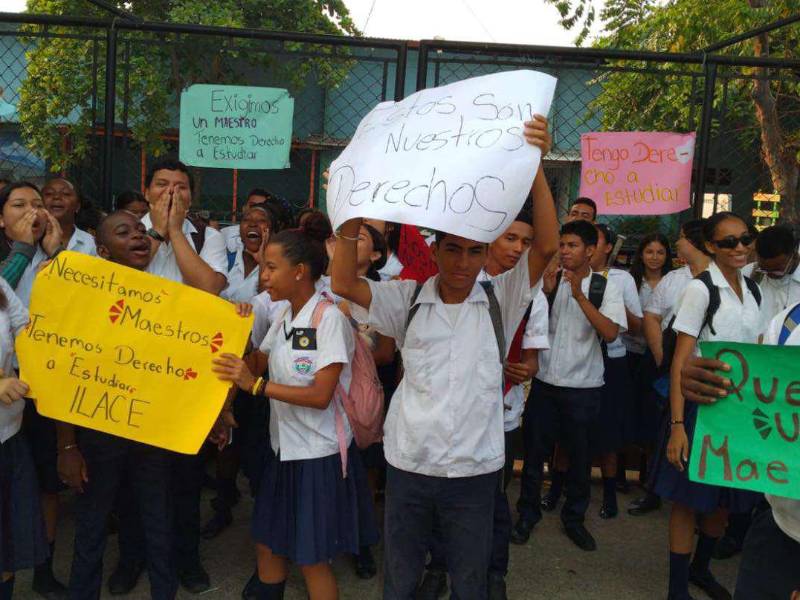 Los alumnos de La Ceiba y Copán exigen una respuesta, mientras en Roatán intensifican protestas.