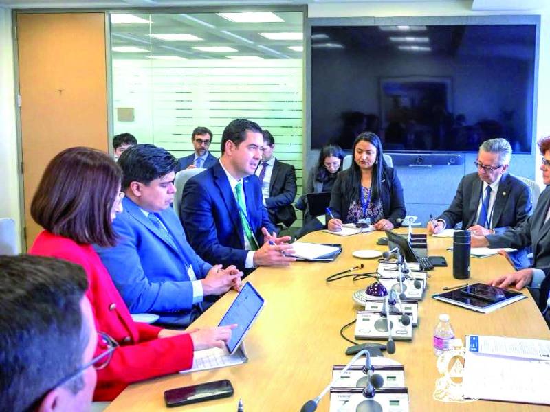 Miembros del Gabinete Económico en una visita al FMI en Washington la semañan pasada