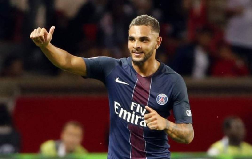 El lateral francés Kurzawa de la banda izquierda ha sido ofrecido por el PSG a nada más y nada menos que el Barcelona. El conjunto catalán, que tiene a Jordi Alba en ese puesto, busca un sustituto de jerarquía y el francés de 25 años es una posiblidad. No es la primera vez que se relaciona al zurdo con el blaugrana, ya que mientras era jugador del Mónaco fue seguido de cerca por los veedores azulgrana.